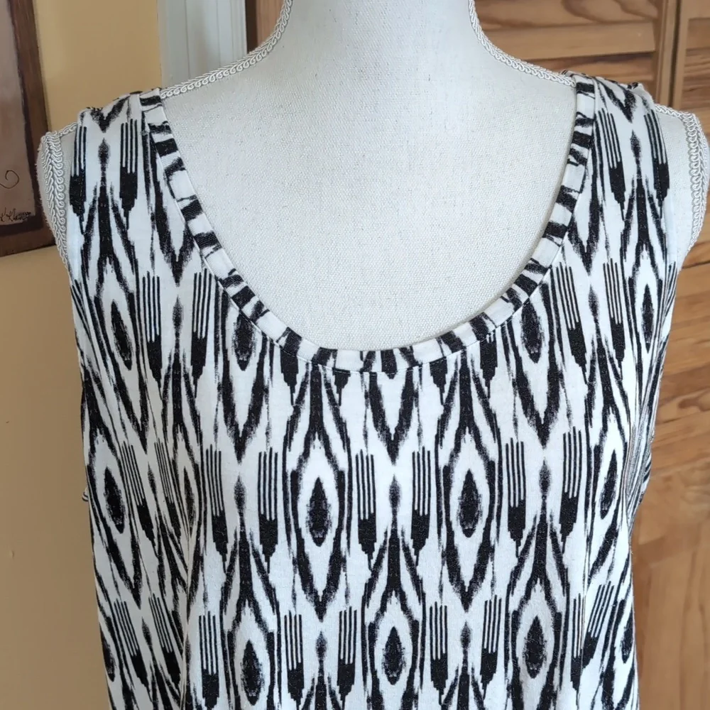 Chico's Monochrome Geometric Tank Top L - Picture 2 of 6
